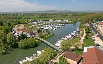 La capitainerie, le port de Pont-de-Vaux et l'atelier