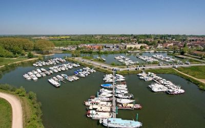 Les deux bassins du port de Pont-de-Vaux