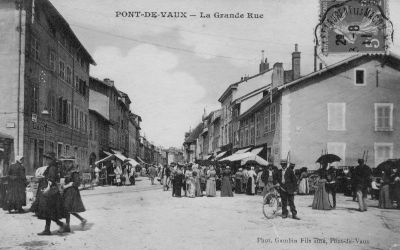 La rue principale de Pont-de-Vaux, jour de marché